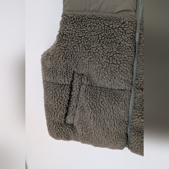 Women's Olive Green Sherpa Vest, Sz L - Picture 2 of 6